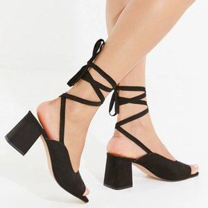 UO Maggie Lace up pumps